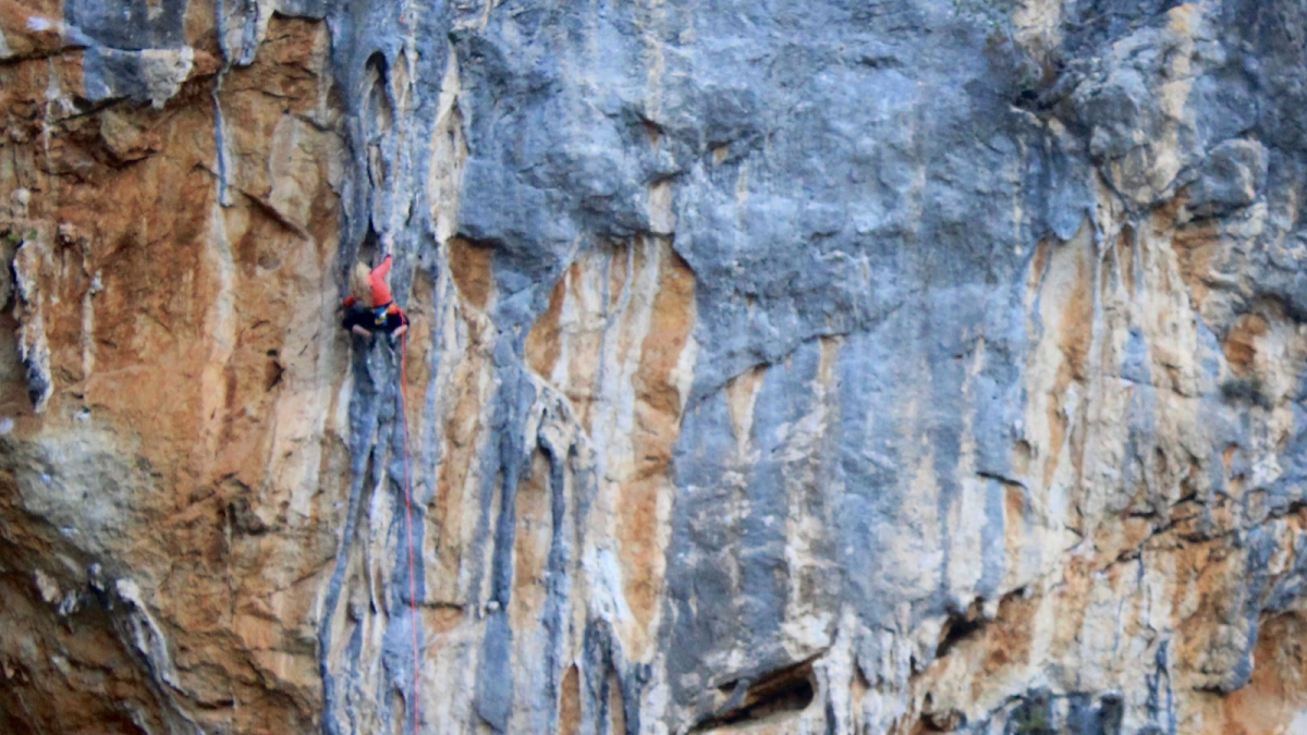 Eleanor Conole rock climbing